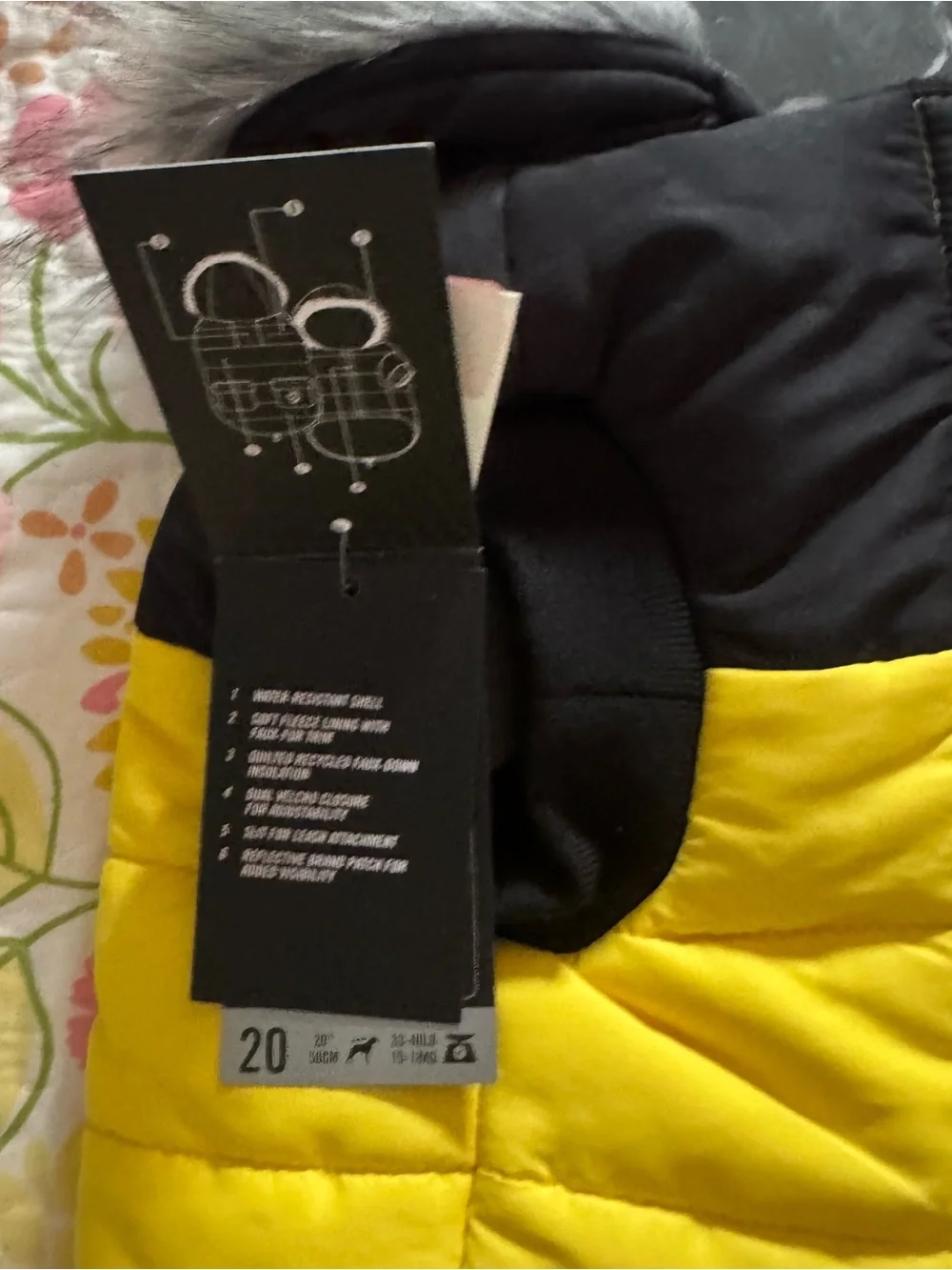 Canada Pooch nwt size